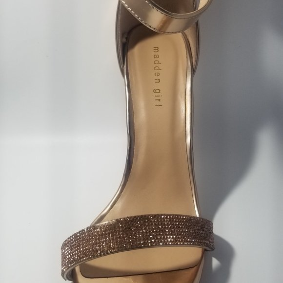 Madden Girl is ready for her closeup - Size 11 - Picture 5 of 11